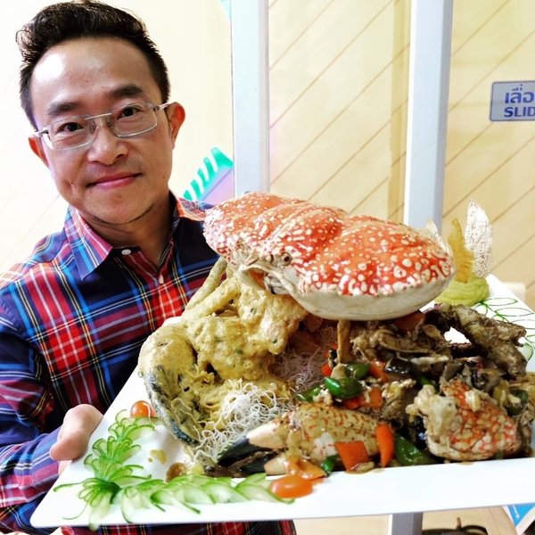 ปูผัดผงกะหรี่ ร้านหลุยส์ลีแมนซีฟู้ด (Louis Leeman Seafood)