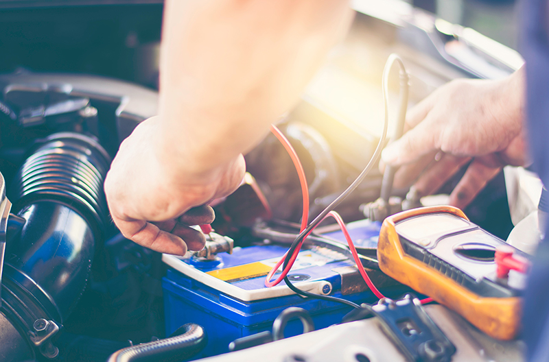 If your battery dies while driving, it's likely due to a faulty alternator. Learn more with Roojai