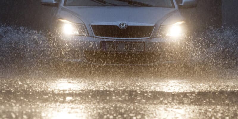 การ ขับขี่ ปลอดภัย ในหน้าฝน 4 | Roojai.com