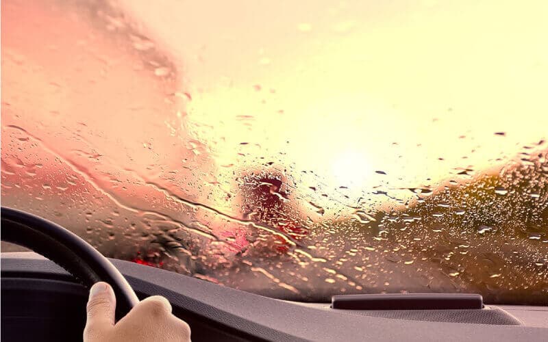 การ ขับขี่ ปลอดภัย ในหน้าฝน 5 | Roojai.com