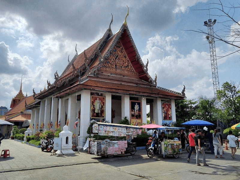 ดูดวงที่วัดมหาบุศย์ | รู้ใจ