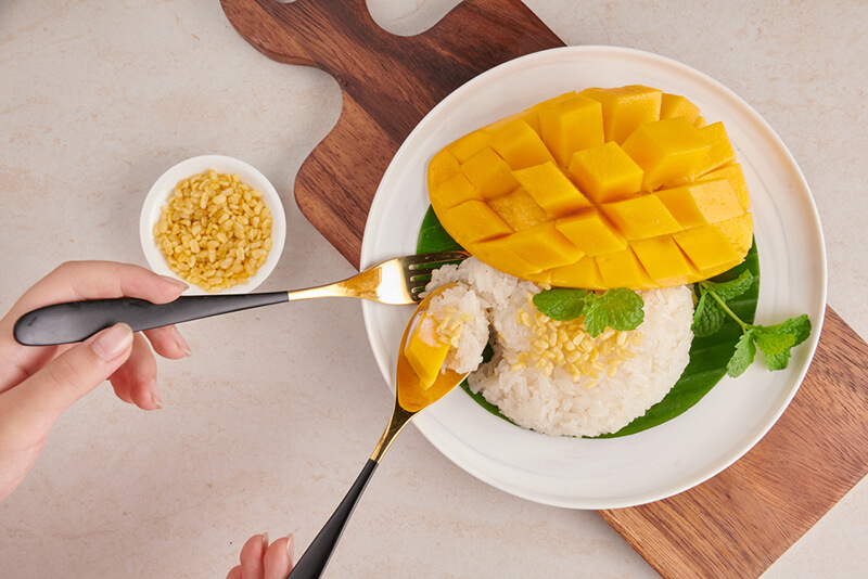 กินข้าวเหนียวมะม่วงยังไงให้หุ่นดี ไม่มีอ้วน | รู้ใจ