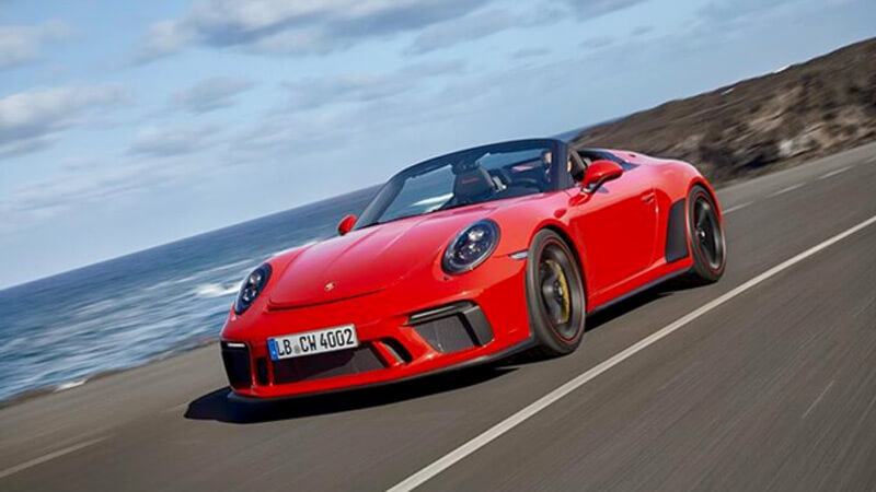  โรเบิร์ต เลวานดอฟสกี้ และ Porsche 911 Speedster