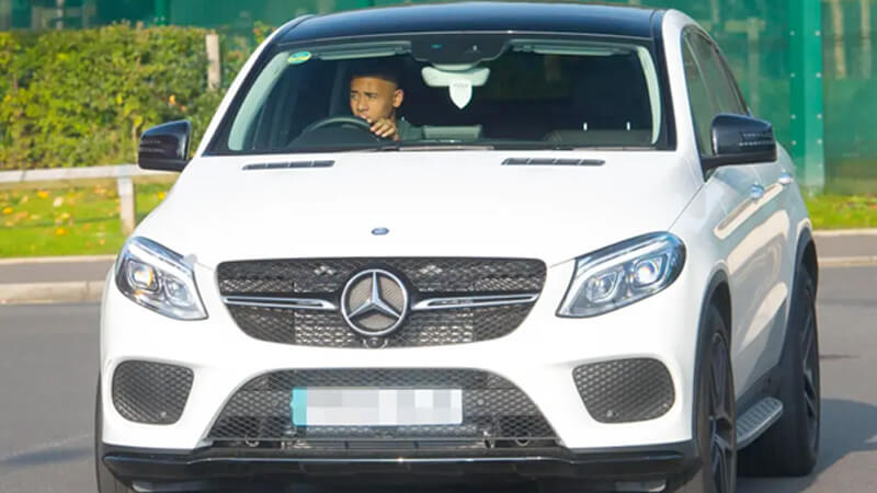 กาเบรียล เชซุส กับแกงค์ Mercedes ของเขา