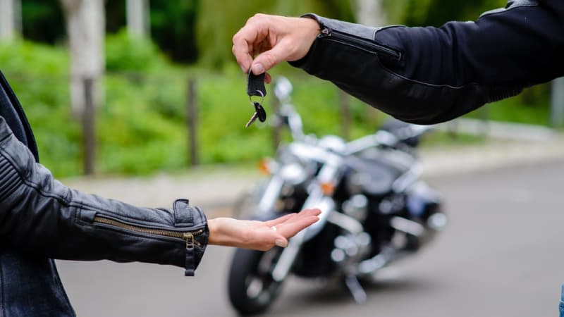 Foreigners need specific documents when buying a motorbike in Thailand | Roojai