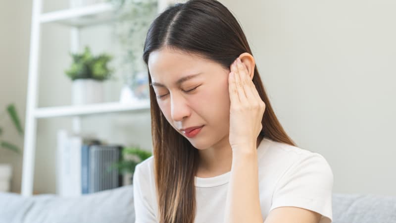อาการหูอื้อกับหูดับข้างเดียว ต่างกันยังไง | รู้ใจประกันภัย
