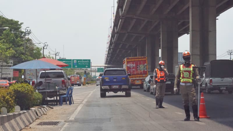 Road rules and traffic laws when driving in Thailand | Roojai Insurance