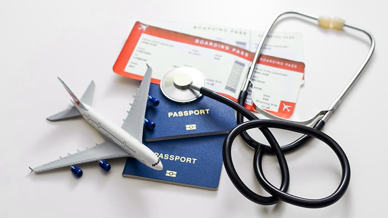 Different coverage between travel and health insurance | Roojai Insurance