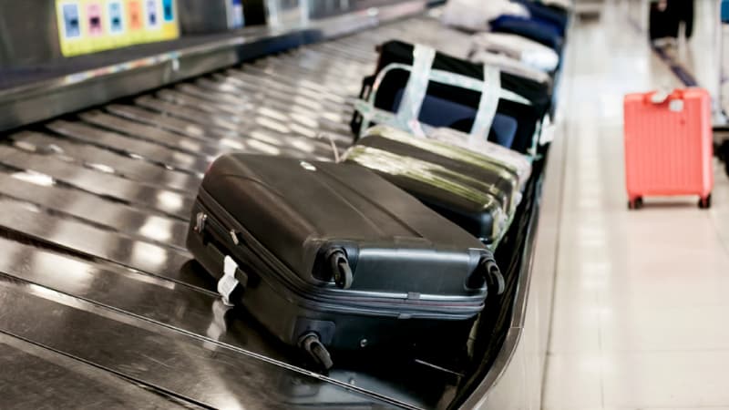 Does travel insurance cover lost luggage? | Roojai Insurance