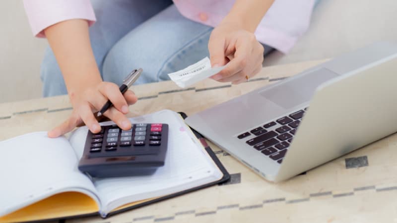 วางแผนซื้อประกันสุขภาพสำหรับพนักงานประจำและฟรีแลนซ์ ให้ไม่กระทบเงินเก็บ | รู้ใจประกันภัย