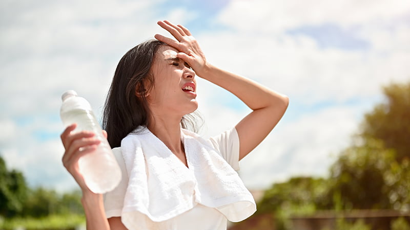 วิธีแก้ เมื่ออากาศร้อนปวดหัว หรือตากแดดแล้วปวดหัว | รู้ใจ